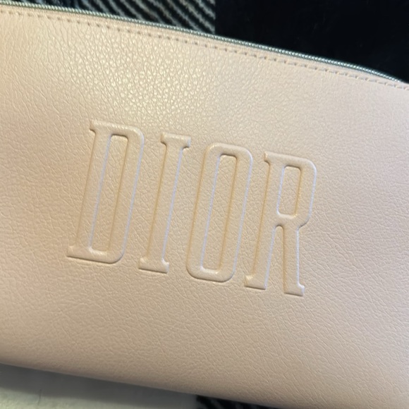 Baby Pink Dior makeup bag - Picture 6 of 7